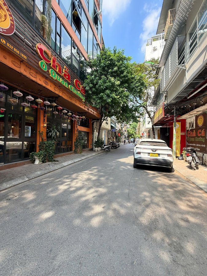 Bán Nhà Nguyên Hồng. Đống Đa. Ô Tô. DT 70m2. MT 6.5m. 5 Tầng. Giá 31.2 Tỷ. 16021964
