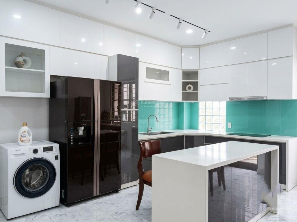 MẶT TIỀN NGUYỄN VĂN CỪ - TRẦN HƯNG ĐẠO Q1-  120m ngang 5.2m, 4 tầng , nhình 42 tỷ 16021989