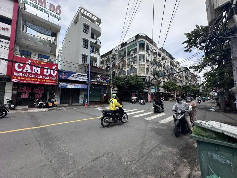 Bán nhà Mặt tiền Đồng Đen - gần Hồng Lạc, 5.2x30m, Cấp 4, GPXD 8 Tấm, hạ còn 23,9 tỷ 16022050
