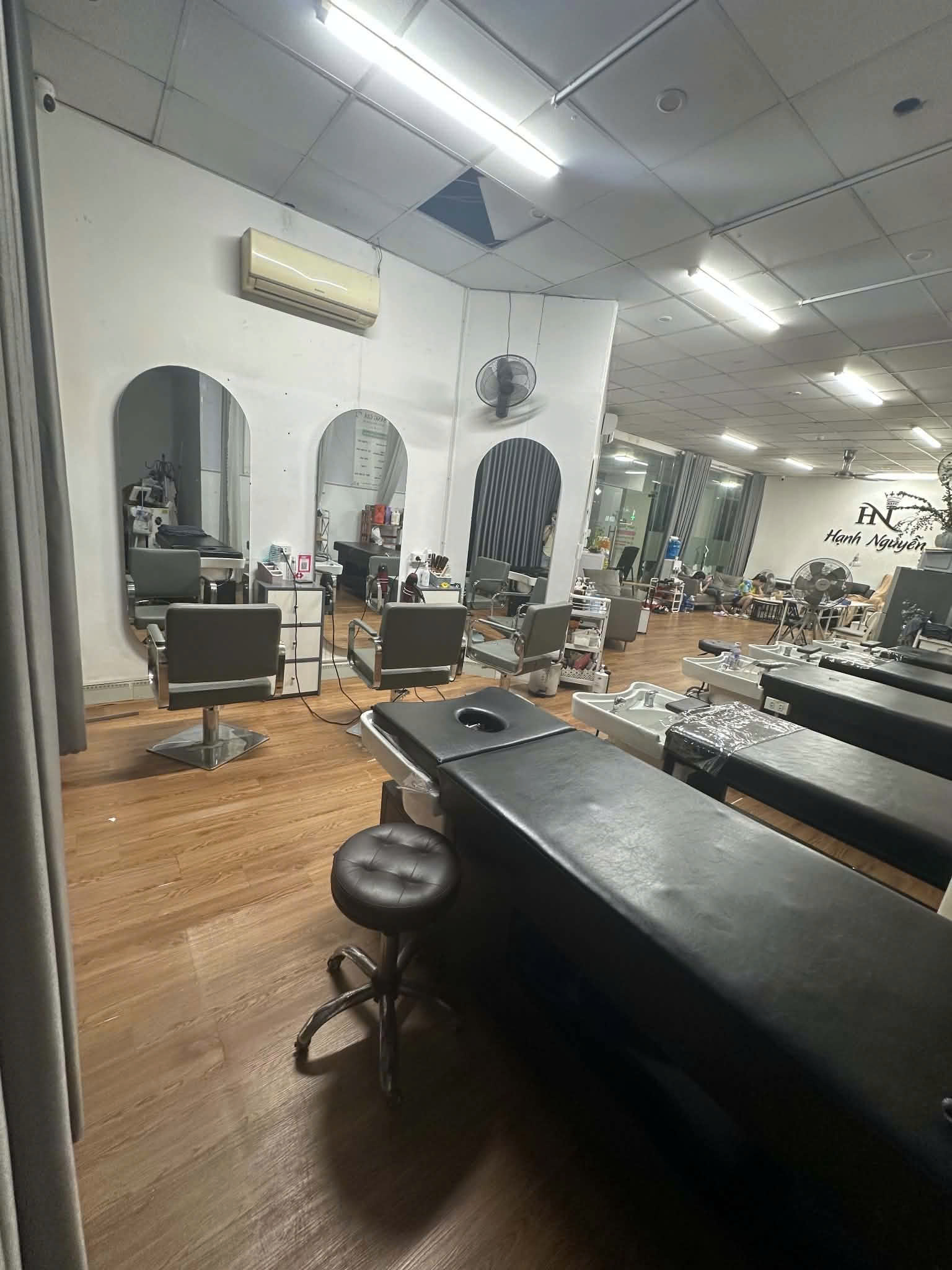 Sang nhượng TIỆM NAIL – MI – GỘI ĐẦU – TRIỆT LÔNG  full đồ, đầy đủ trang thiết bị, nhận sang có thể 16022071