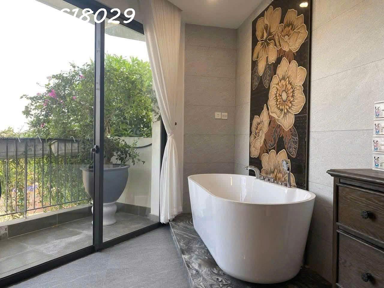 Cho thuê NR view đẹp tại Vinhomes Thăng Long, 40 triệu, 220m2, 6PN, 7WC, 4 tầng 16022073