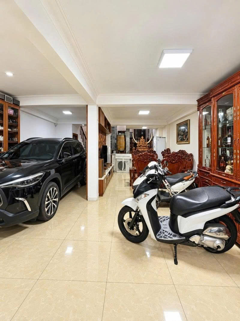 Bán nhà Biệt thự Hẻm 6m Yên Thế - giao Hồng Hà,  6,8x19m, 4 Tầng - 6PN, chỉ 26,6 Tỷ. 16022393