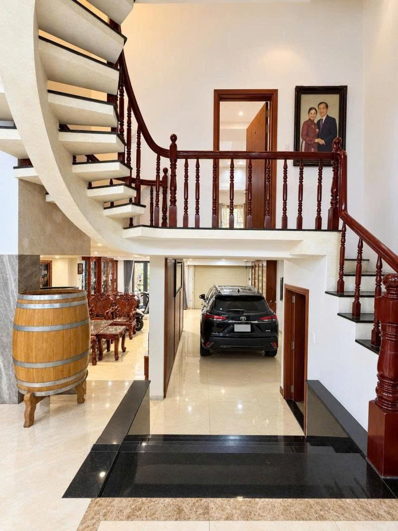 Bán nhà Biệt thự Hẻm 6m Yên Thế - giao Hồng Hà,  6,8x19m, 4 Tầng - 6PN, chỉ 26,6 Tỷ. 16022393