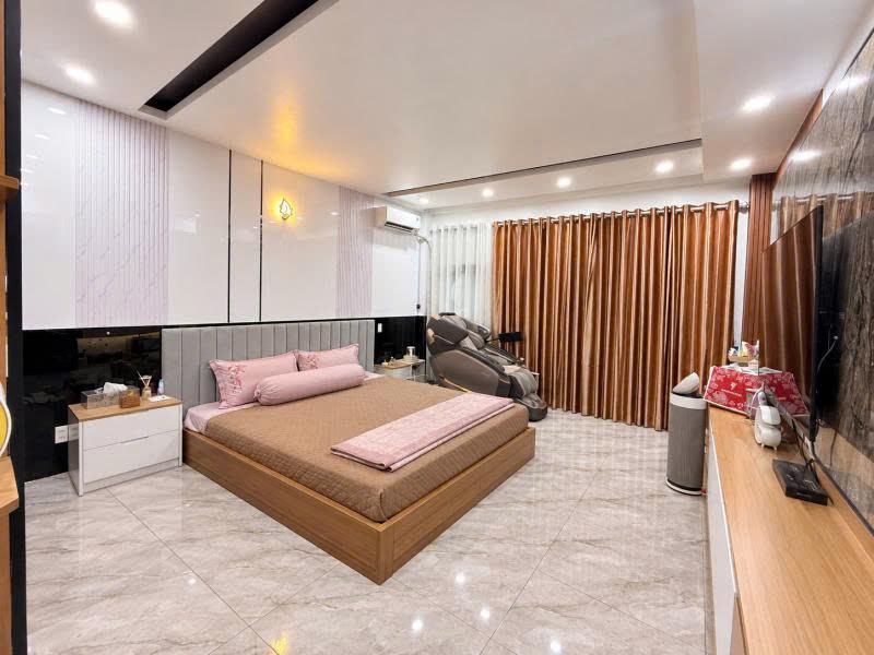 Bán nhà Mặt tiền Đồng Đen - đoạn gần Âu Cơ, 4,5x19m, 4 Tầng - 4PN, Sổ A4, chỉ 19,9 Tỷ. 16022407