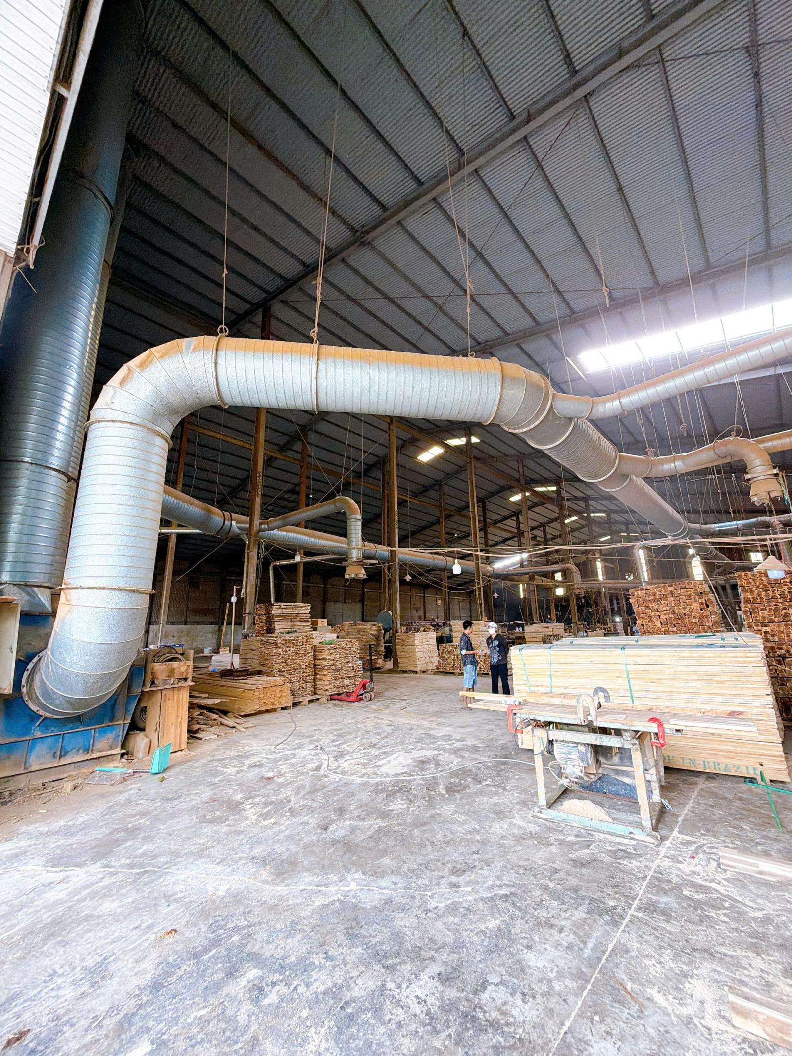 X194 bán nhà xưởng khu vực tập chung sản xuất nhiều công ty gỗ, dân cư ở kín đông đúc 16022575