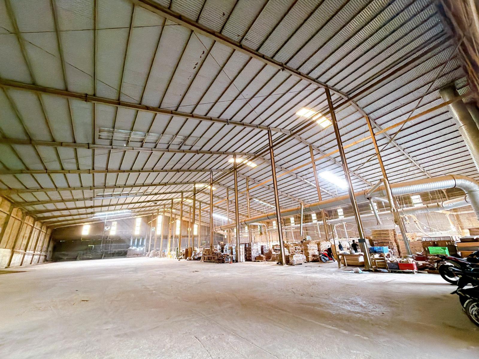 X194 bán nhà xưởng khu vực tập chung sản xuất nhiều công ty gỗ, dân cư ở kín đông đúc 16022577