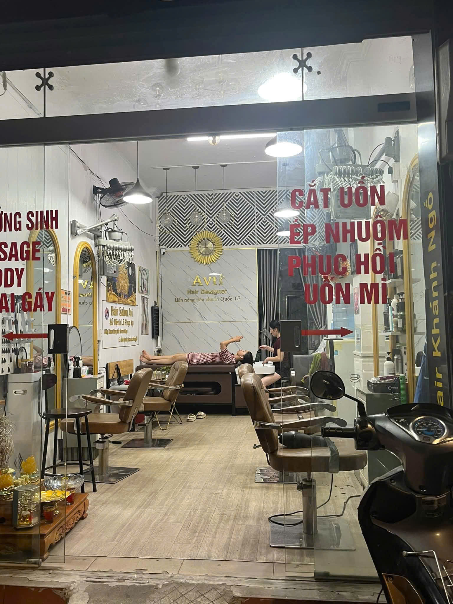 CẦN SANG NHƯỢNG SALON TÓC NAM NỮ CÓ CHỖ Ở LẠI TẠI  HÀ NỘI 16022746