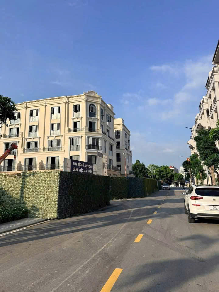 Bán shophouse Liền kề Cổ Loa 90m 6 tầng-  Vỉa hè- đường 17m 15 ,7 tỷ 16022784