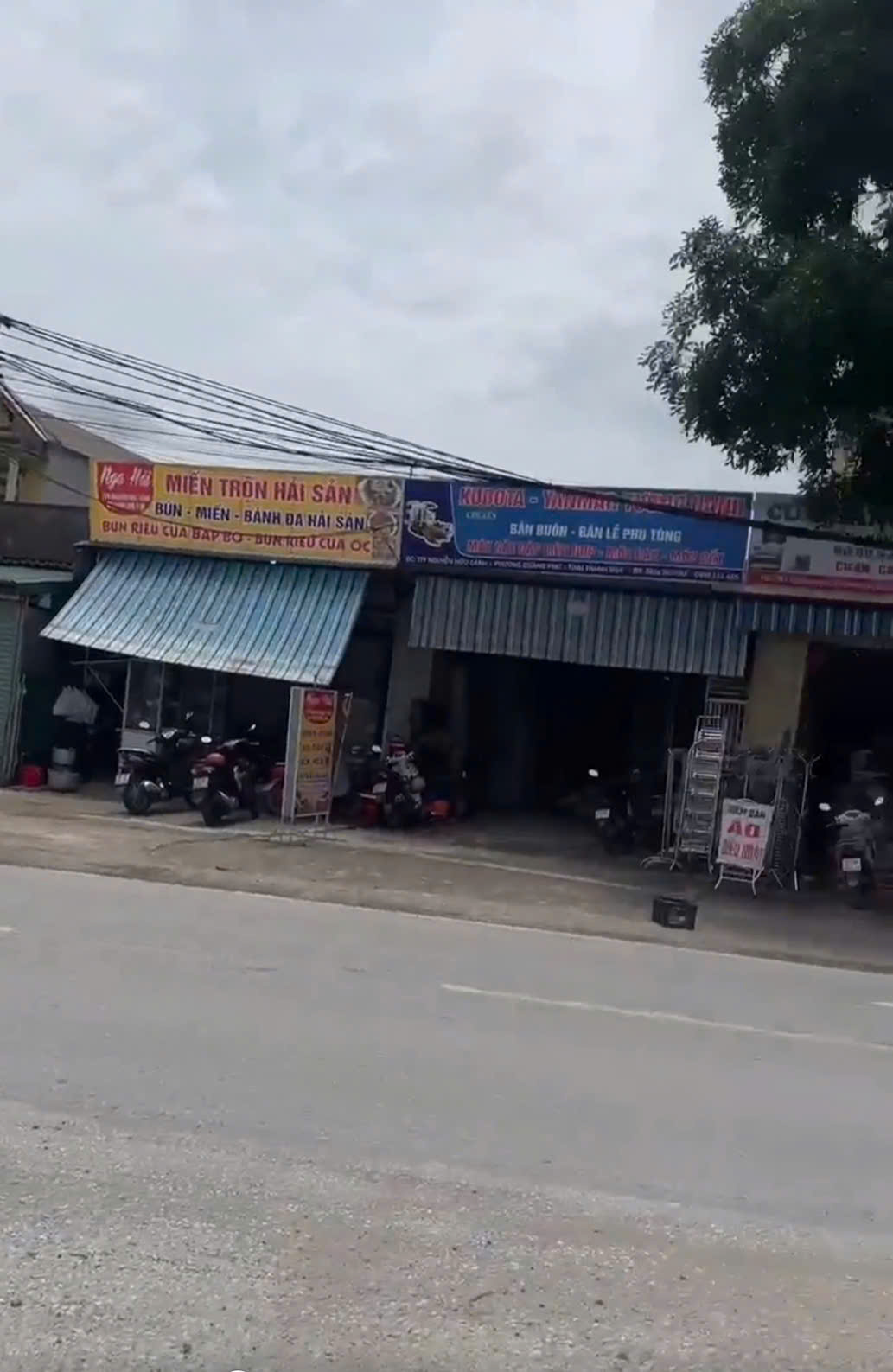 HOT HOT -  CẦN BÁN VÀ CHO THUÊ  2 NHÀ LIỀN KỀ, MẶT BẰNG 200m P. Quảng Thịnh , TP. Thanh Hóa, 16023029