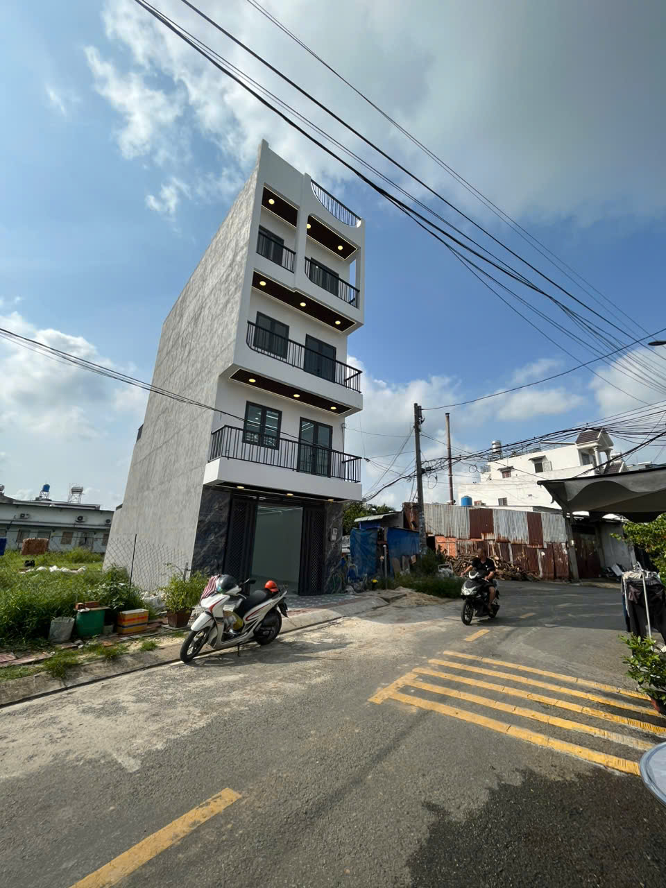 SIÊU PHẨM NHÀ PHỐ HIỆN ĐẠI HÓC MÔN – FULL NỘI THẤT VIP, CHỈ 6,5 TỶ! 16023106