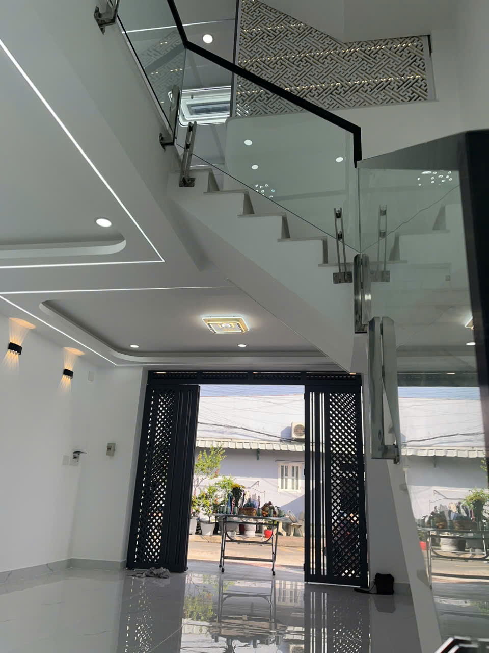 SIÊU PHẨM NHÀ PHỐ HIỆN ĐẠI HÓC MÔN – FULL NỘI THẤT VIP, CHỈ 6,5 TỶ! 16023106
