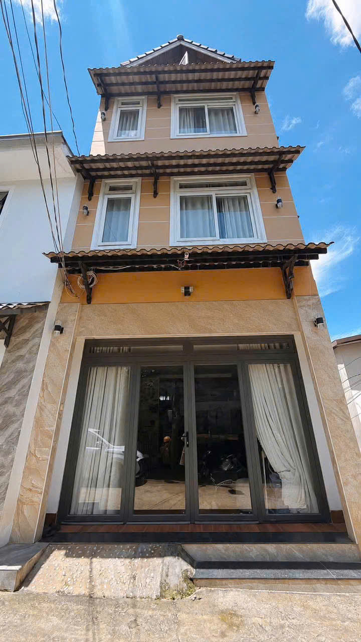 Cho thuê nhà nguyên căn 4 phòng ngủ có mặt bằng kinh doanh giá từ 16 triệu Mai Hoa Thôn Đà Lạt Lâm 16023182