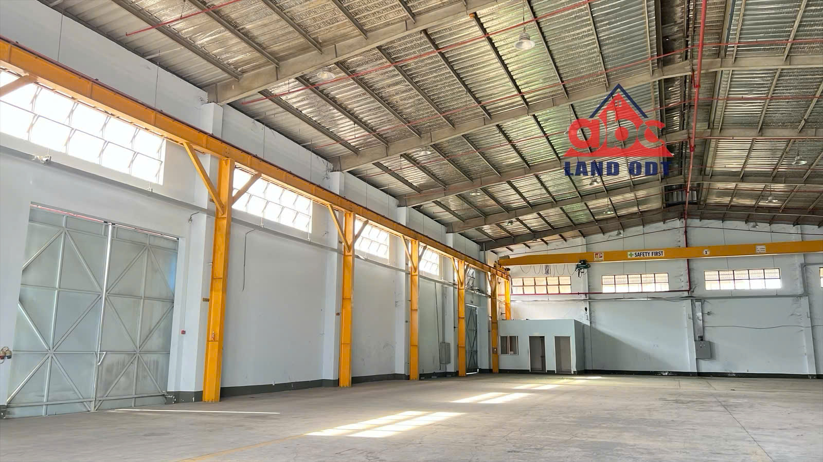 XT119 cho thuê xưởng sản xuất, có sẵn nhiều cầu trục lớn, trống xưởng bàn giao hoạt động liền 16023237