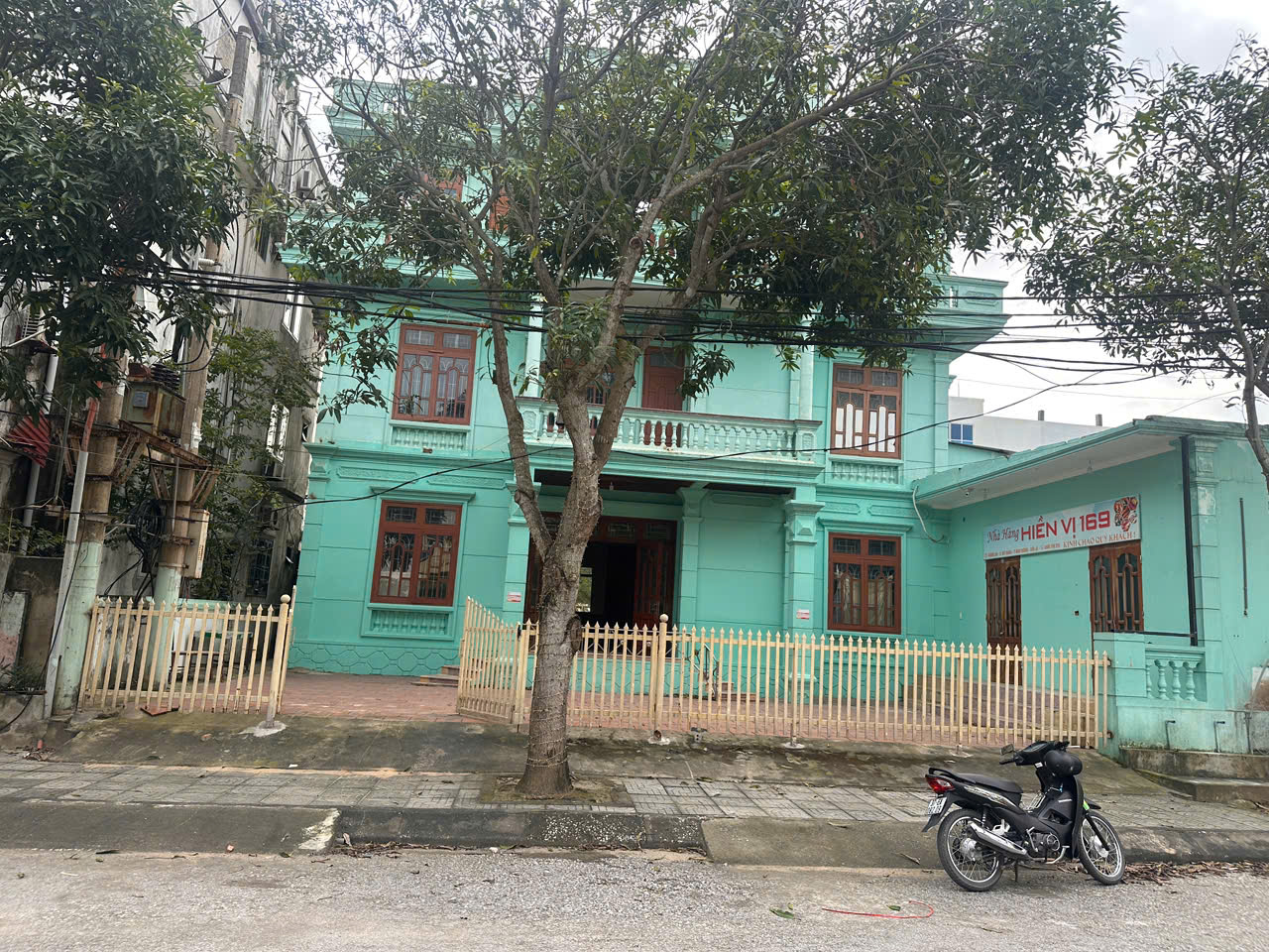 Bán đất tặng khách sạn 3 tầng, gồm 17 phòng, vị trí cực đẹp trên đường Lưu Quang Vũ. 16023248