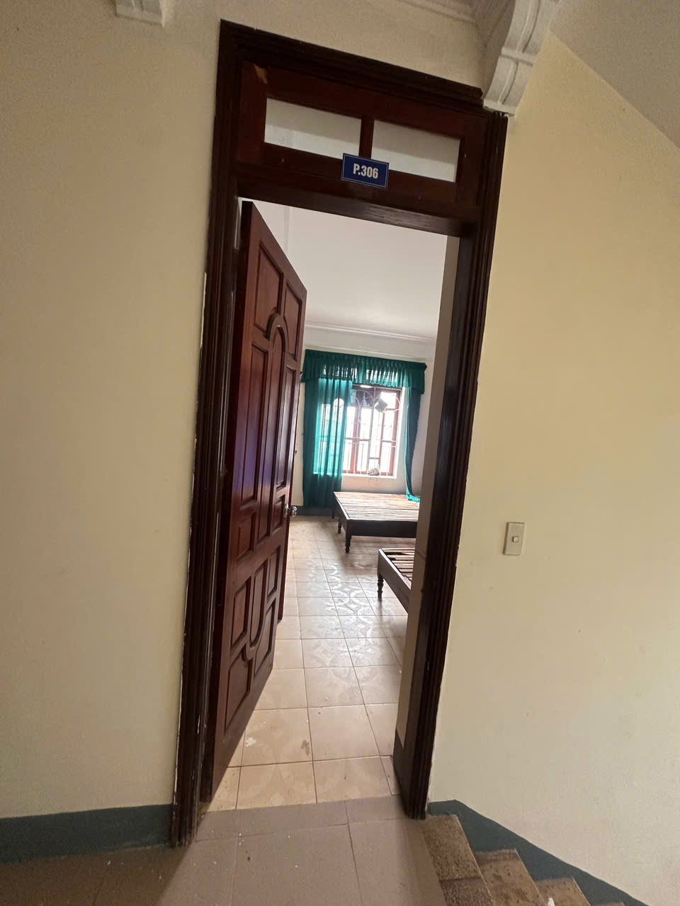 Bán đất tặng khách sạn 3 tầng, gồm 17 phòng, vị trí cực đẹp trên đường Lưu Quang Vũ. 16023248