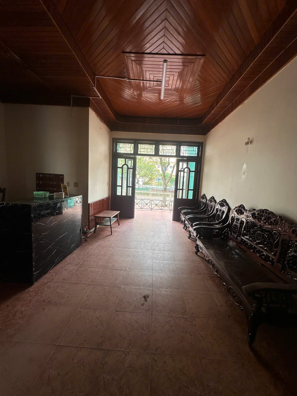 Bán đất tặng khách sạn 3 tầng, gồm 17 phòng, vị trí cực đẹp trên đường Lưu Quang Vũ. 16023248