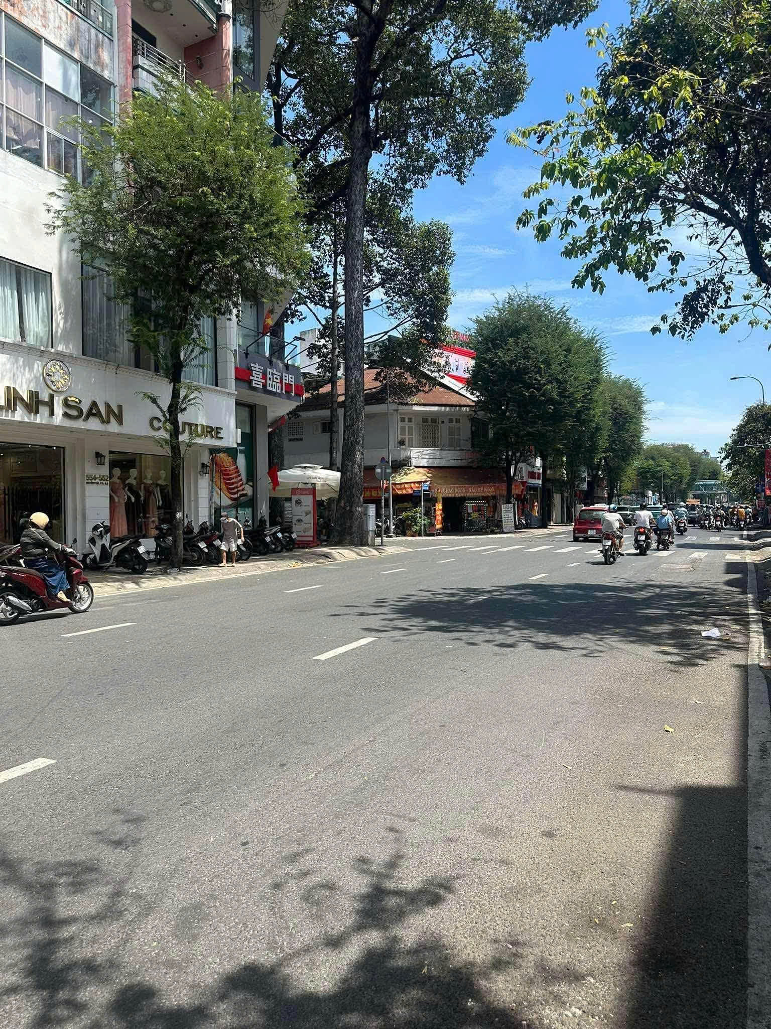 Bán nhà Mặt tiền Nguyễn Trãi - ngay Ngã tư Nguyễn Tri Phương, 4x20m, 3 Tầng, 3PN, 25 Tỷ. 16023421