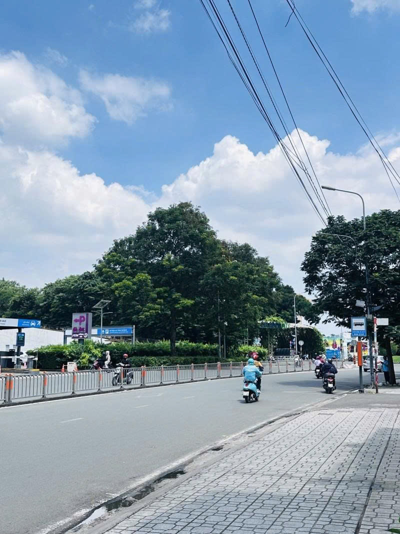 Bán nhà Mặt tiền Bờ Bao Tân Thắng - ngay Aoen Mail, 4x22m, 7 Tầng - 17PN, chỉ 23 Tỷ, 16023429