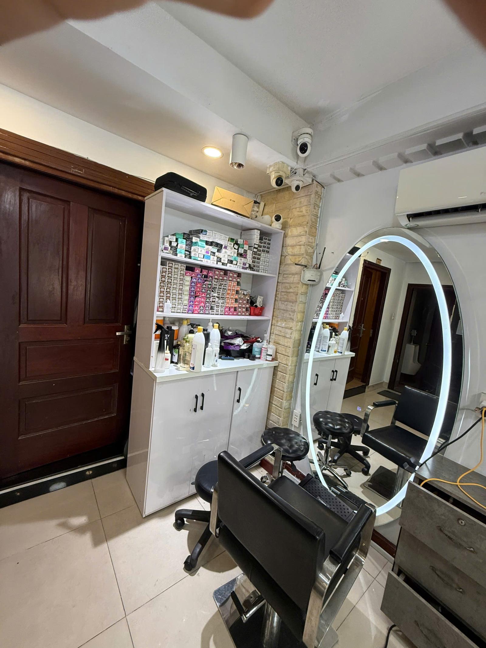 SANG NHƯỢNG SALON TÓC ĐANG HOẠT ĐỘNG ỔN ĐỊNH – GIÁ 250 TRIỆU 16023453