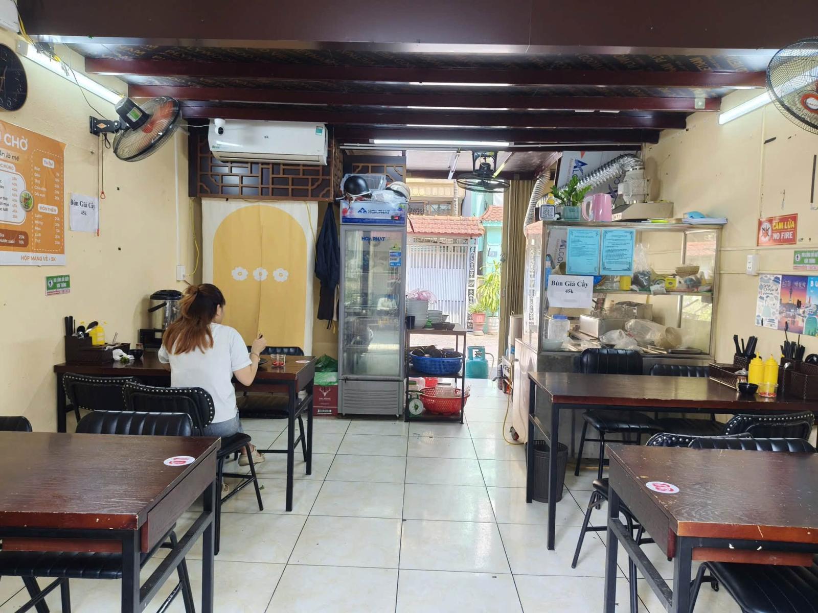EM CẦN  CHUYỂN NHƯỢNG KIOT HÀNG ĂN HAI MẶT TIỀN NGUYỄN VĂN CỪ, HÀ NỘI 16023494