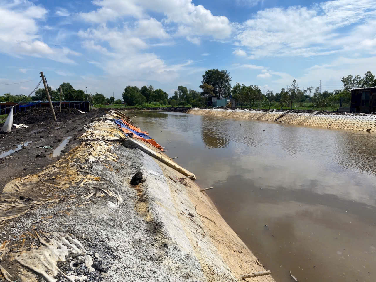 ĐẤT VƯỜN MT BỜ KÊNH TRUNG ĐÔNG 7 HÓC MÔN 4.000M²  GIÁ 2,799 TRIỆU/M² 16023550