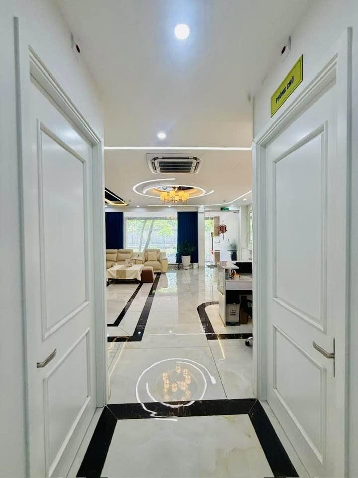 Bán nhà mặt phố Trần Khát Chân, 120m2, 5 tầng, mặt tiền 9.2m, nhỉnh 68 tỉ, dòng tiền 160tr/tháng 16023669