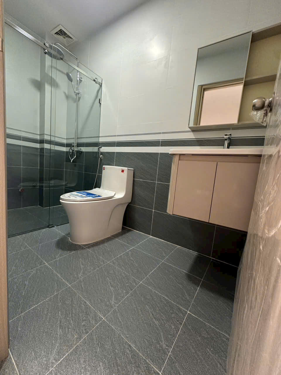 Nhà mới hoàn thiện Căn góc 3 mặt tiền, nở hậu - hẻm thông Hưng Phú. Giá 4,25 tỷ TL ít 16023862