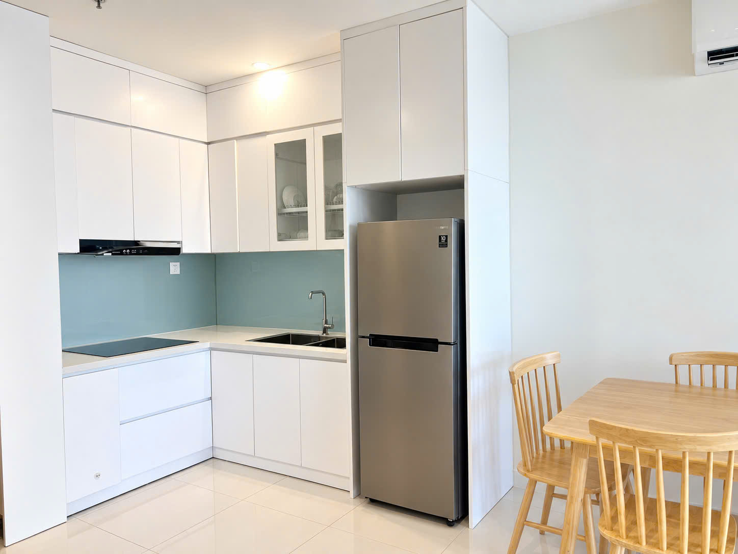 Căn hộ 2 ngủ giá 2.1 tỷ Vinhomes Gia Lâm,sổ đỏ,nội thất đầy đủ 16023997