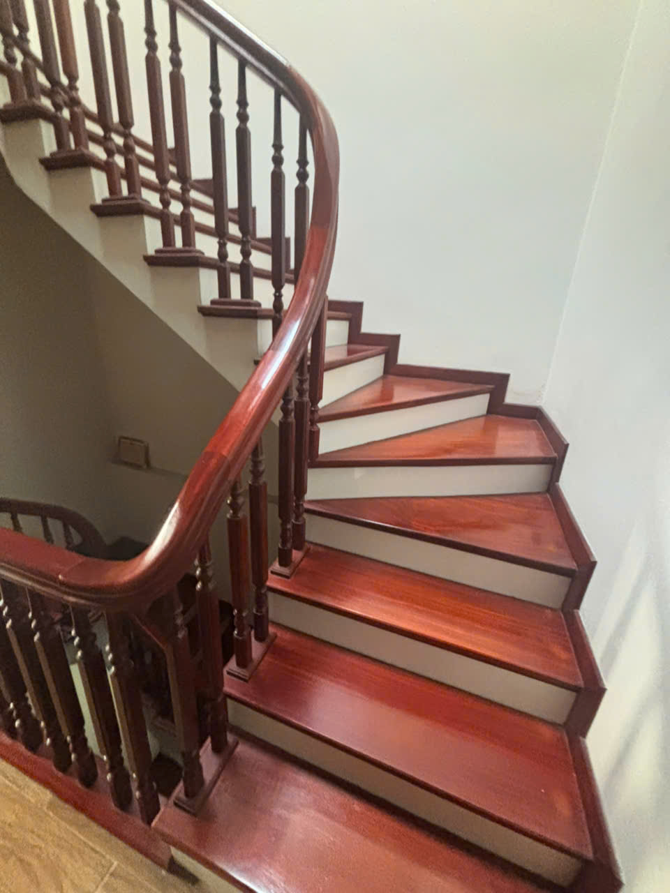 Bán nhà mặt phố Đức Giang- Phân lô Z133- Dân Xây-full Nội thất gỗ Lim xin 70m 12,5 tỷ(TL) 16024010
