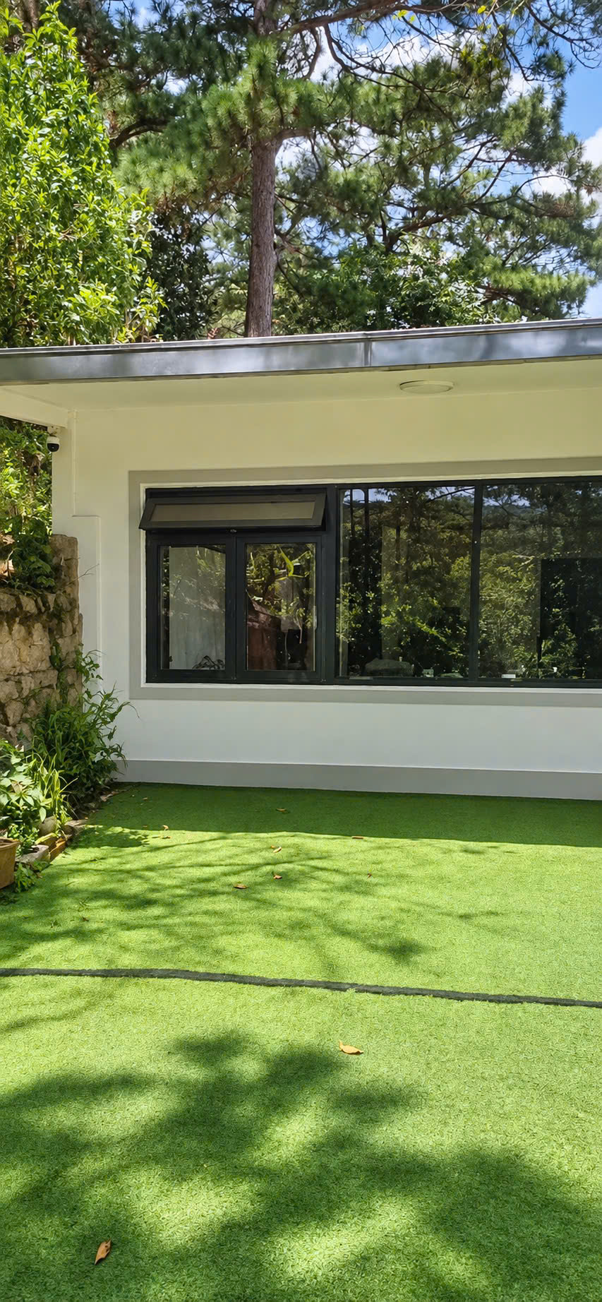 Cho thuê nhà nguyên căn 4 phòng ngủ sân BBQ view rừng thông đậu ô tô đường 3/4 Đà Lạt Lâm Đồng giá 16024078
