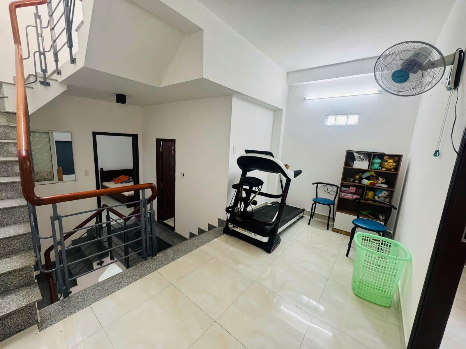 Bán nhà 2,5 tầng kiệt ô tô Phạm Nhữ Tăng, chỉ sau lưng nhà Mặt tiền 16024100