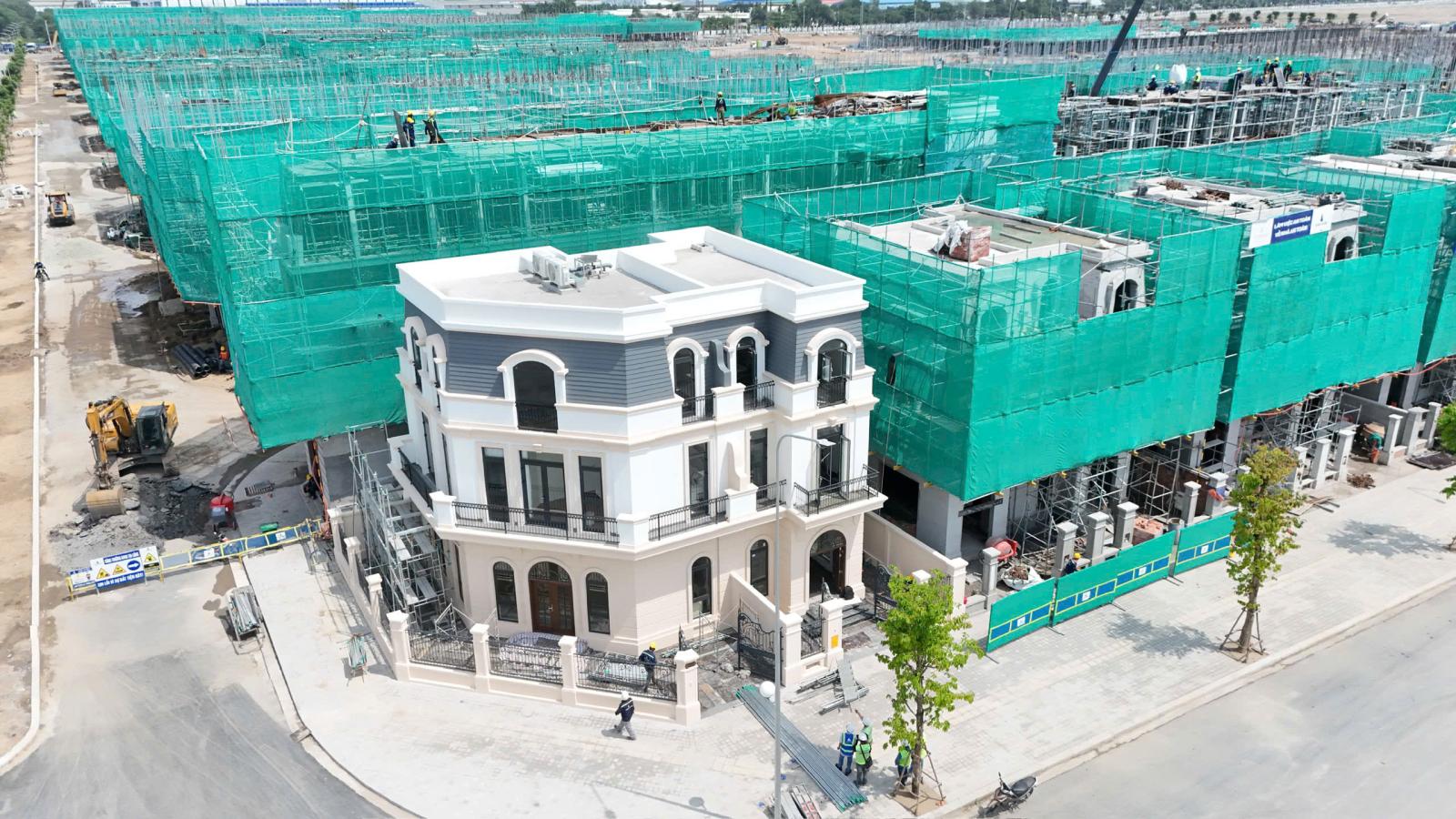 Bán nhà phố Vinhomes, DT 150m2, 1 trệt 3 lầu, giá 5,5 tỷ/căn, chiết khấu 13%. 16024148