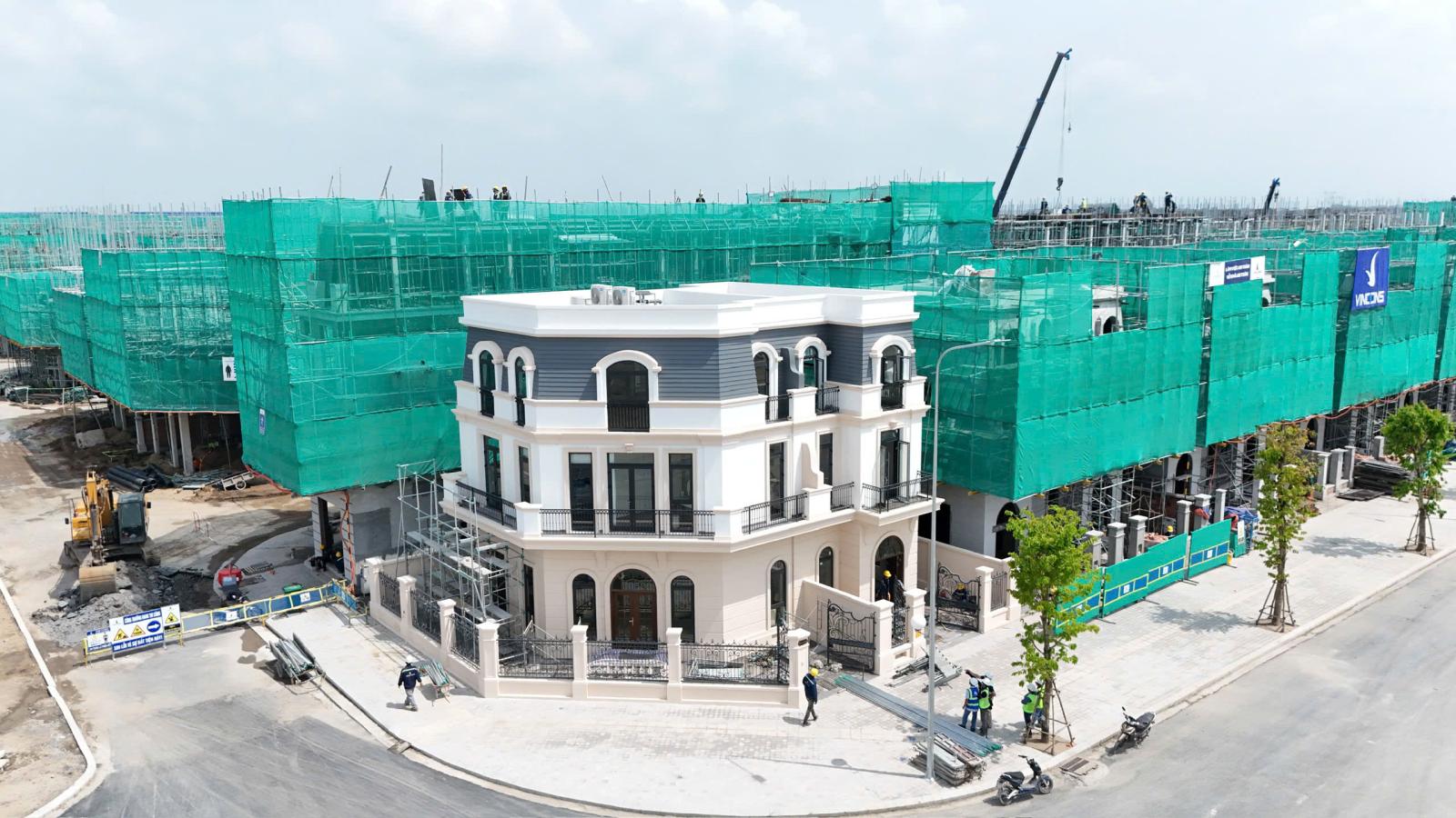 Bán nhà phố Vinhomes, DT 150m2, 1 trệt 3 lầu, giá 5,5 tỷ/căn, chiết khấu 13%. 16024148