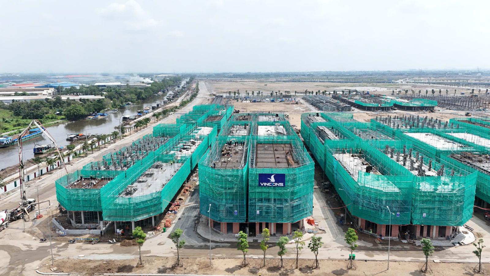 Bán nhà phố Vinhomes, DT 150m2, 1 trệt 3 lầu, giá 5,5 tỷ/căn, chiết khấu 13%. 16024148