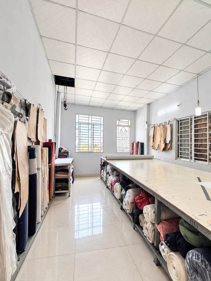 GIÁP AEON TÂN PHÚ – 2 MẶT HẺM XE HƠI – NHÀ 2 TẦNG 61M² CHỈ 5.4 TỶ THƯƠNG LƯỢNG 16024226