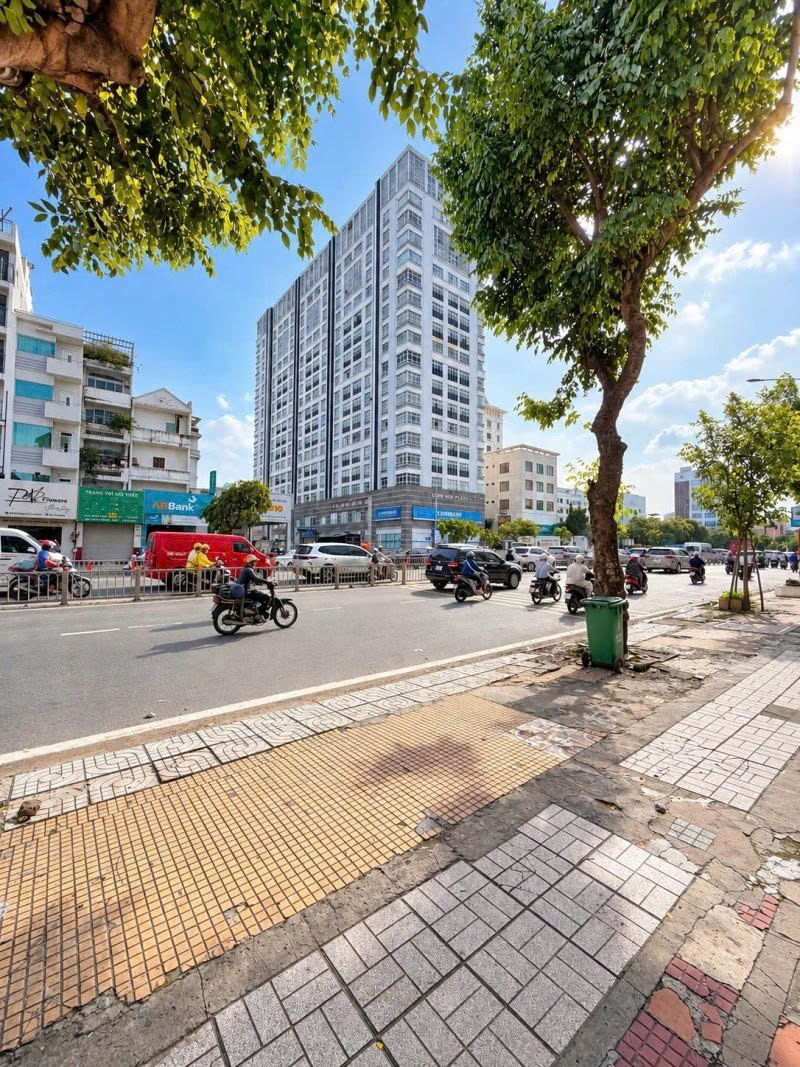 Bán nhà Mặt tiền Cộng Hòa - gần Hoàng Hoa Thám, 4x20m, 1 chủ, Sổ A4, 4 Tầng, 26,5 Tỷ 16024245