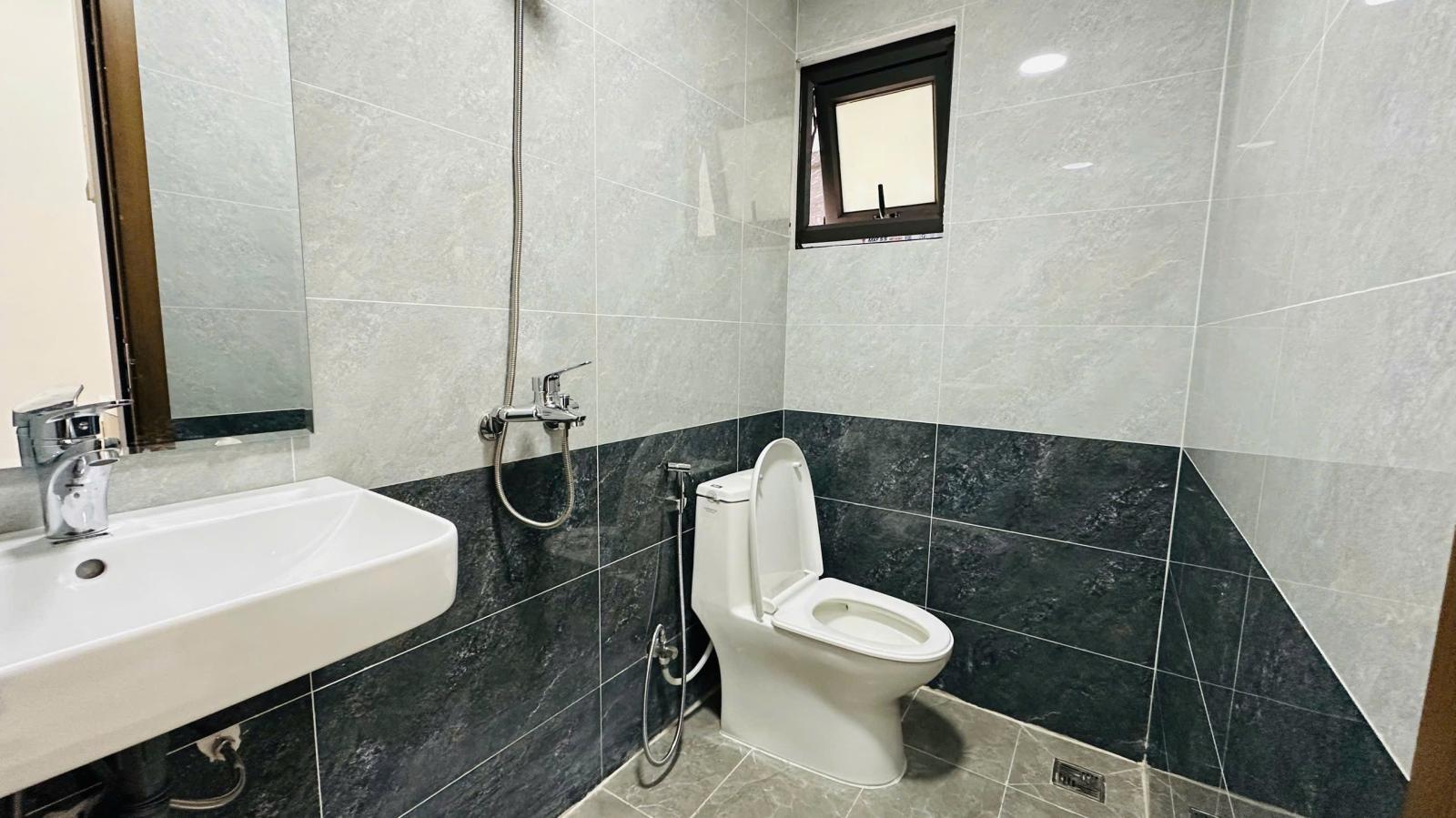 Cho Thuê 2Pn Full đồ thoáng sáng tại ngõ 279 Đội Cấn, Ba Đình 16024326