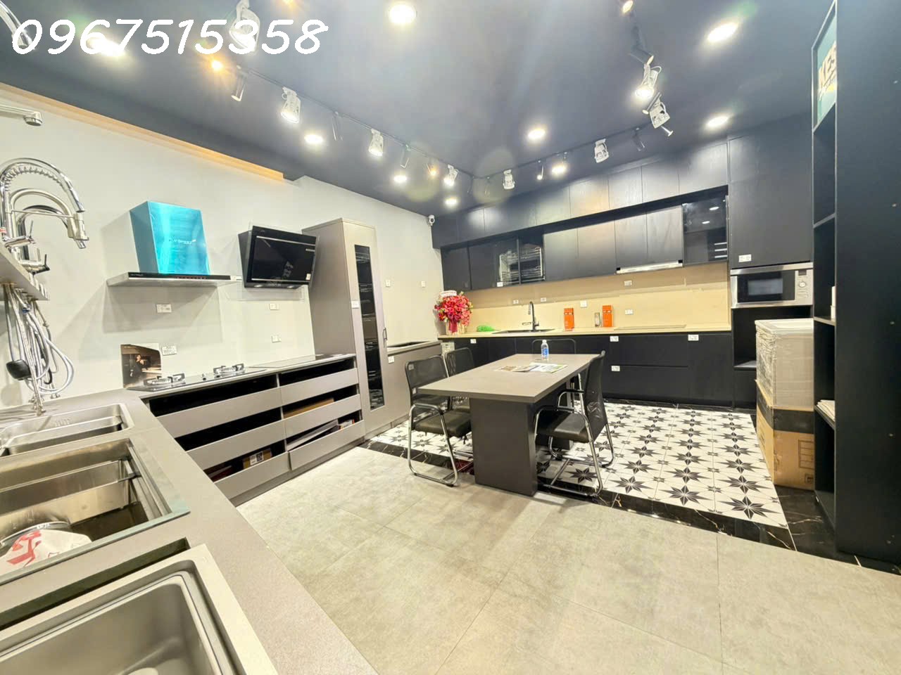 Tòa nhà 5 tầng thang máy 3 mặt tiền đường Tố Hữu 30m – DT sàn 200,5m2 – Hoàn công, sẵn dòng tiền – 16024428