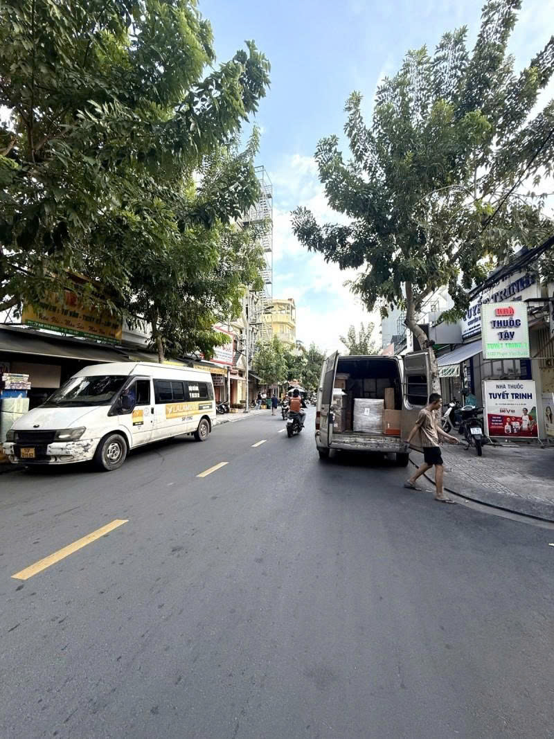 Bán nhà Mặt tiền Phạm Văn Bạch, gần Tân Sơn, 7x20,5m, Cấp 4 - GPXD 9 Tầng,  18,5  tỷ. 16024487