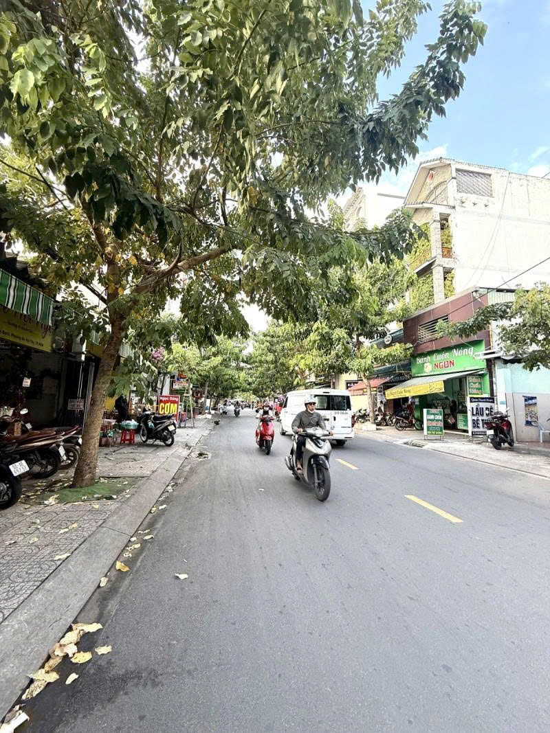 Bán nhà Mặt tiền Phạm Văn Bạch, gần Tân Sơn, 7x20,5m, Cấp 4 - GPXD 9 Tầng,  18,5  tỷ. 16024487