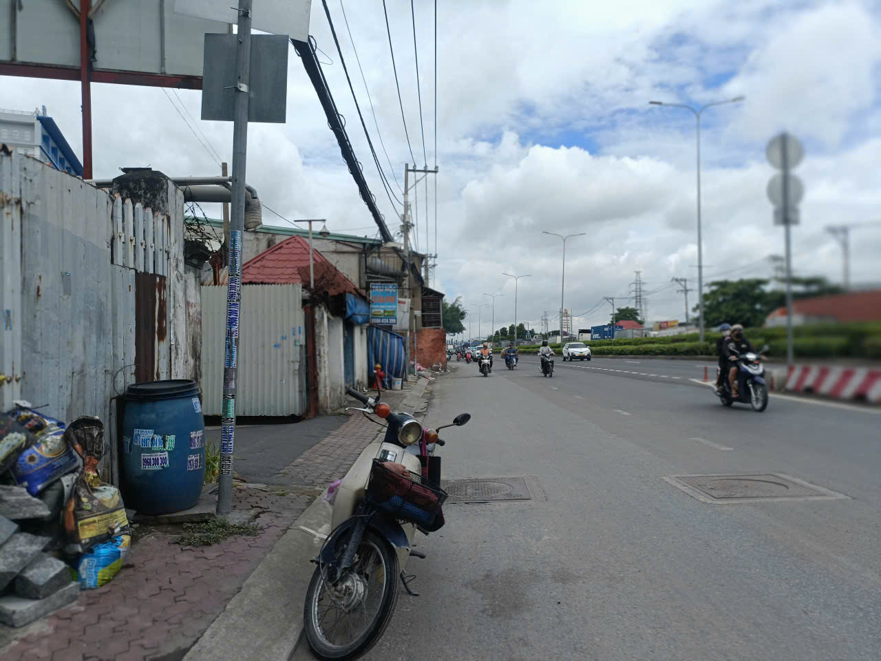 Bán đất mặt tiền quốc lộ 1a ( An Phú Đông ) quận 12 giá 18 tỷ thương lượng 515m2, thuận tiện làm 16024521