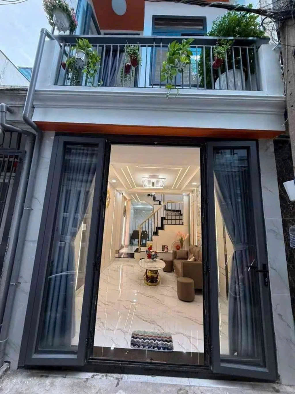 Nhà mới đẹp giá chỉ 4,1 tỷ tại Tân Bình - 30m2, 2 tầng, tặng full nội thất, hẻm vài bước ra phố lớn 16024681