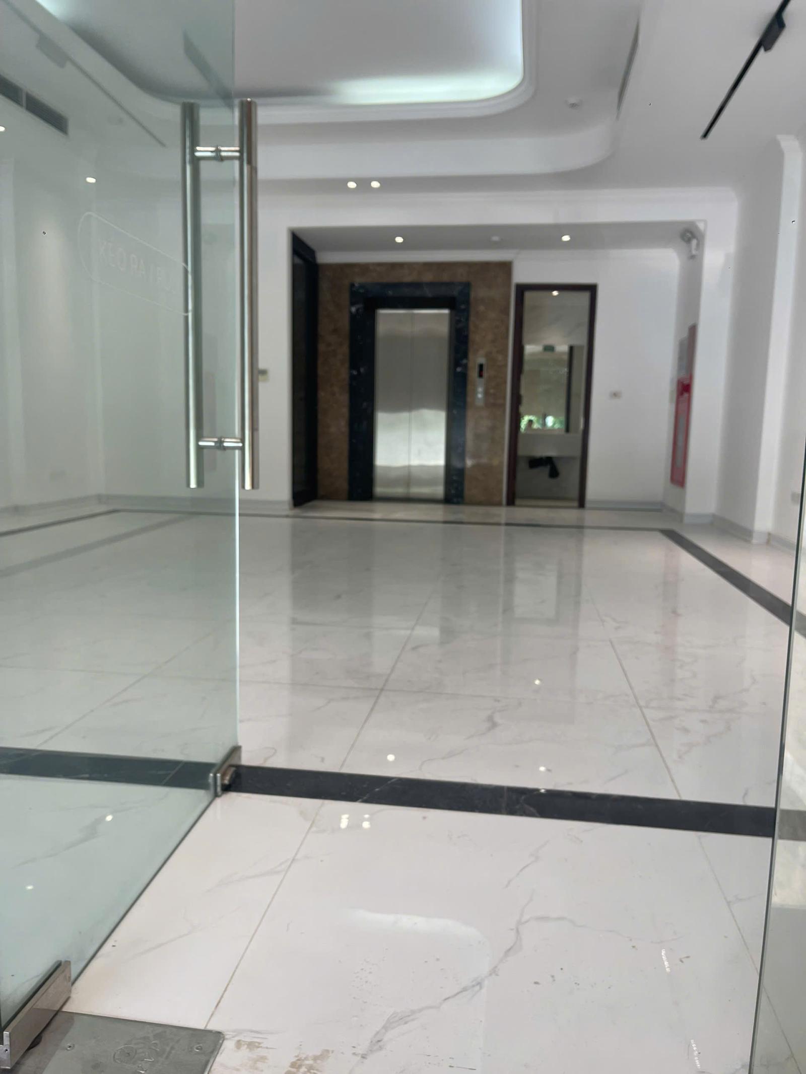 Cho thuê toà nhà 8,5 tầng Nguyễn Quốc Trị 100m2 mt 6,5m. Giá 119 tr/ tháng 16024810