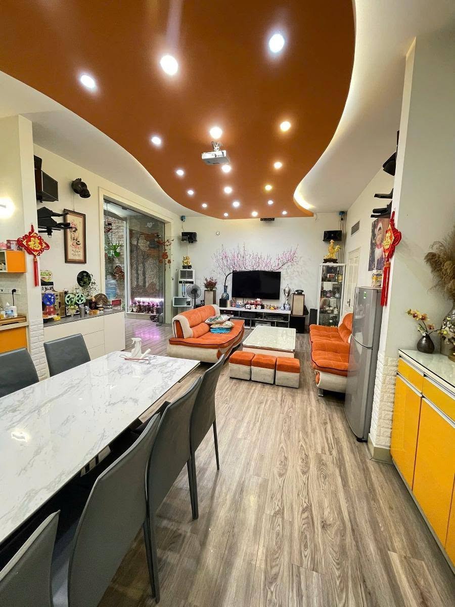 Bán nhà phố Nguyễn Công Trứ, 101m2, 4 tầng, 22.5 tỉ, ngõ nông rộng thoáng gần phố 16024822