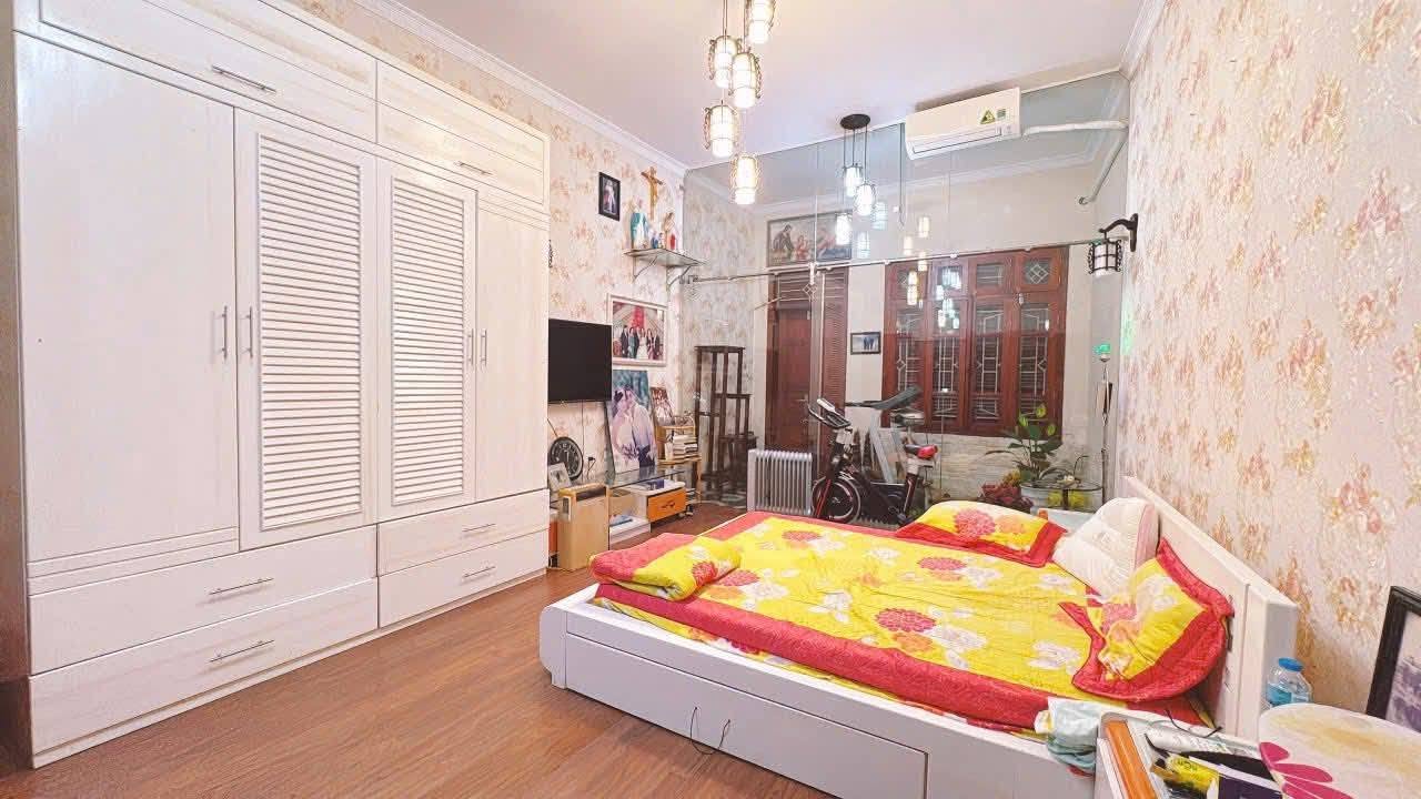 Bán nhà phố Lò Đúc, 52m2, 4 tầng, mặt tiền 4.2m, nhỉnh 14 tỉ, ngõ nông rộng thoáng gần phố 16024842