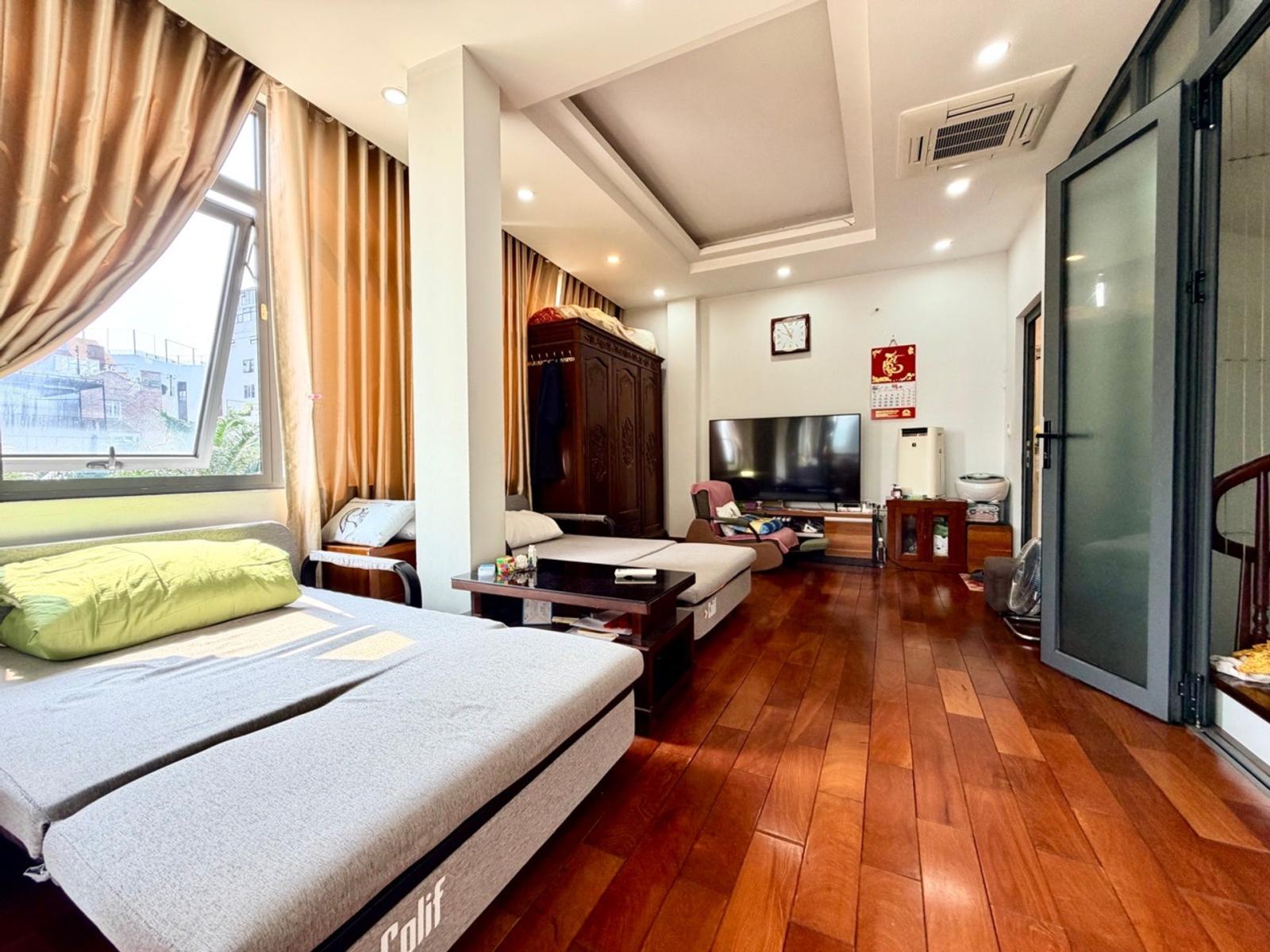 Nhà 4 tầng-Thang Máy-Mặt Phố VĂN CAO-Mặt Hồ Tây-Mặt tiền 8m-KD Siêu Đỉnh 16024941