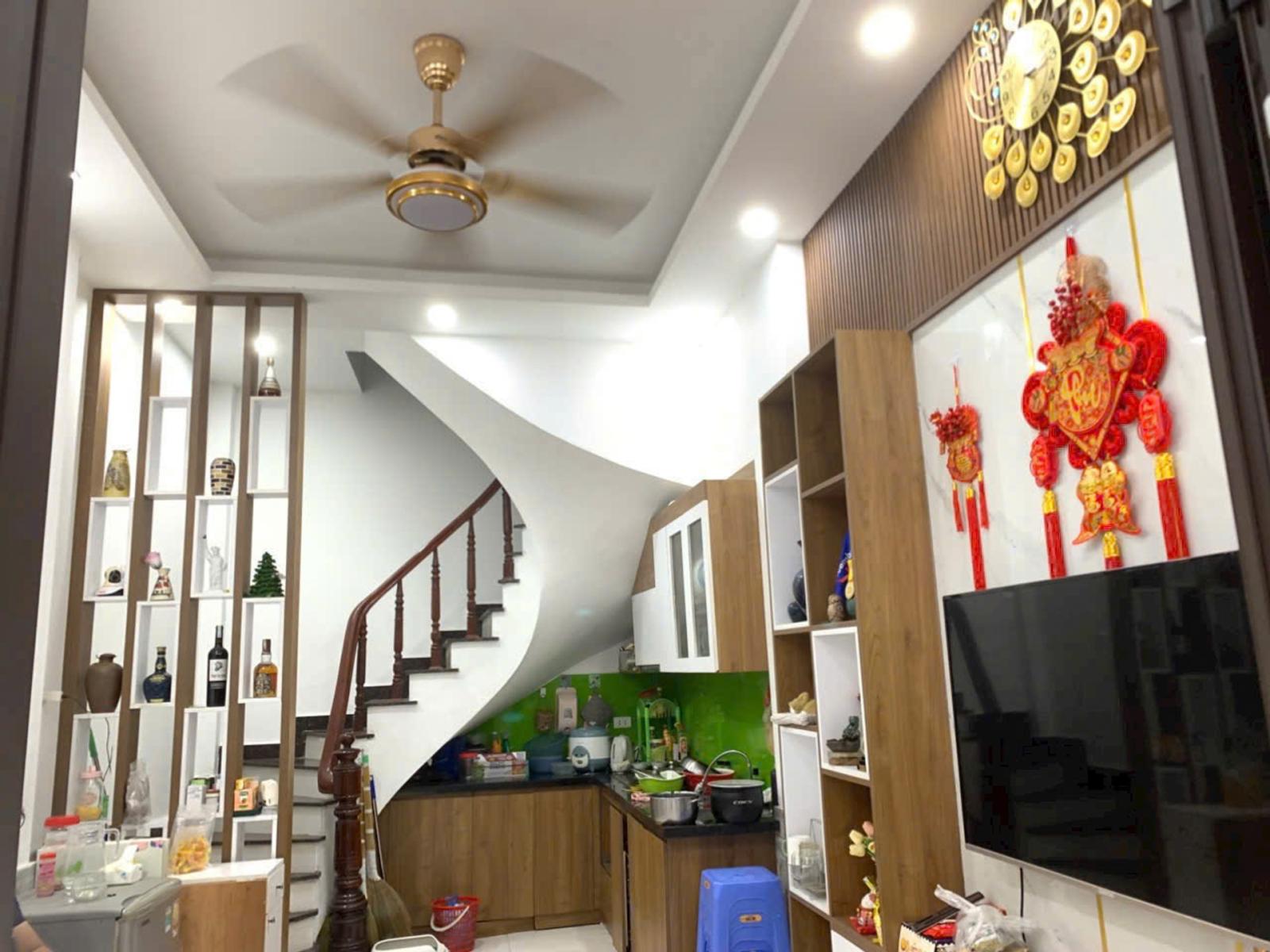 Bán nhà Ô Cách 5.6 tỷ nhà 5 tầng còn mới,long biên 16024996