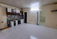 Cho thuê nhà cấp 4 Phố Hoàng Hoa Thám, Liễu Giai. Lô góc 2 thoáng, Dt 48m2. Chỉ 4tr
